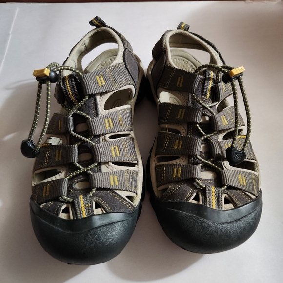 KEEN Newport H2 Sandals in Green Yellow - Picture 3 of 11